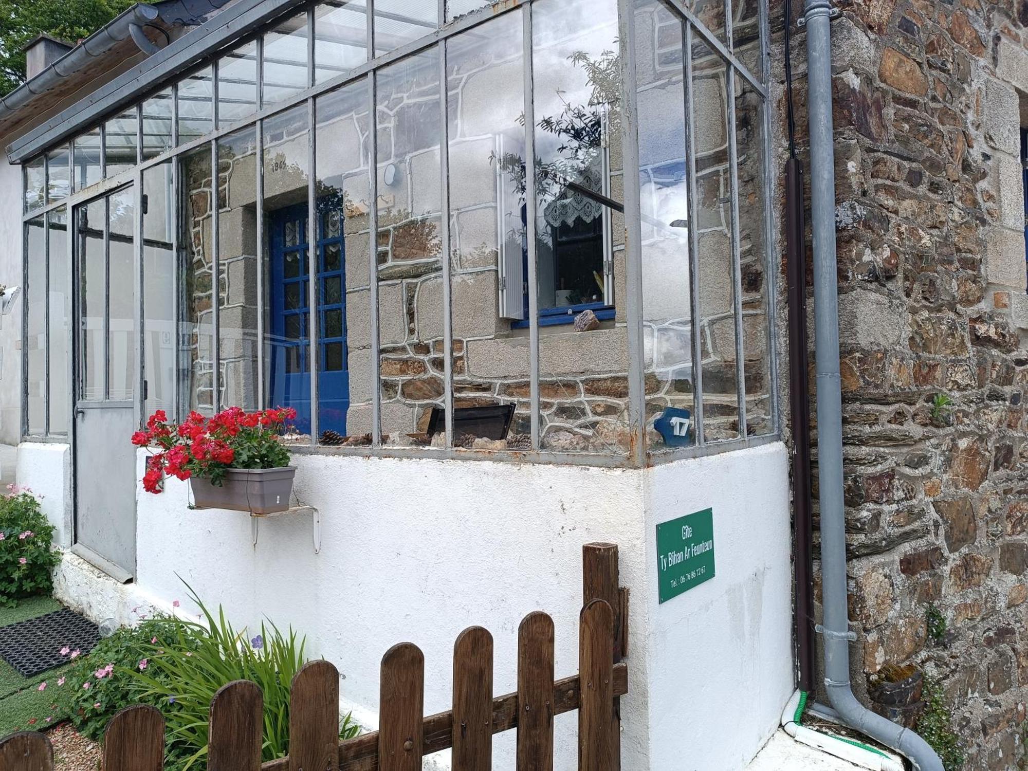 Petit Gite Cocoon Ty Bihan Ar Feunteun Scrignac Exterior foto